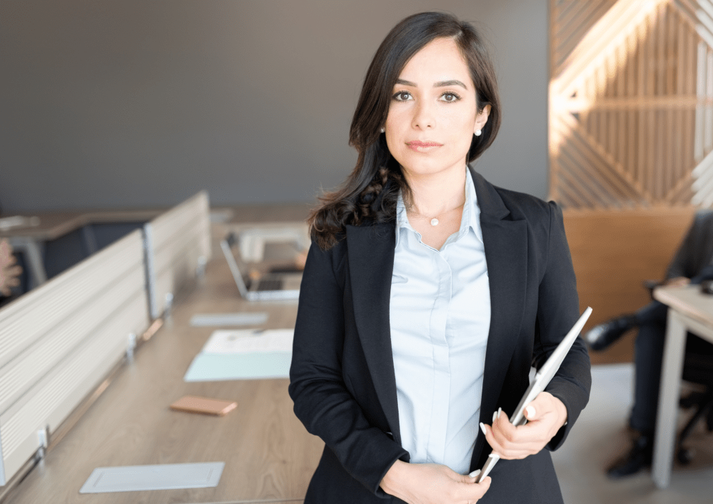 Leadership Féminin: Stratégies Clés pour S’Affirmer avec Confiance et Autorité